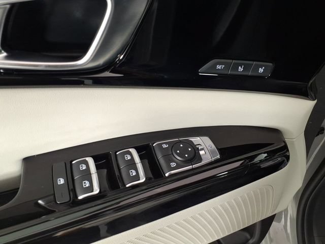 Used 2024 Kia Carnival SX FWD image 14