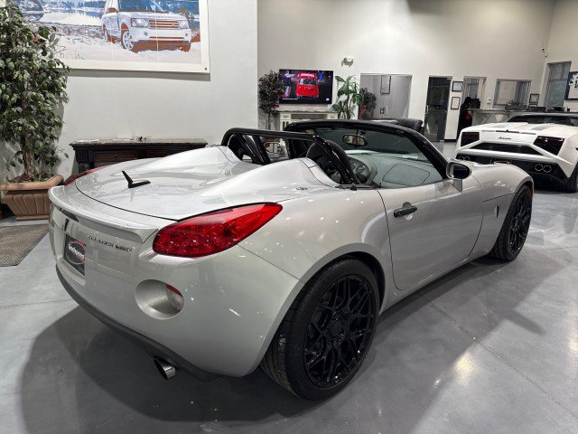 Used 2009 Pontiac Solstice GXP w/ Premium Package RWD image 36