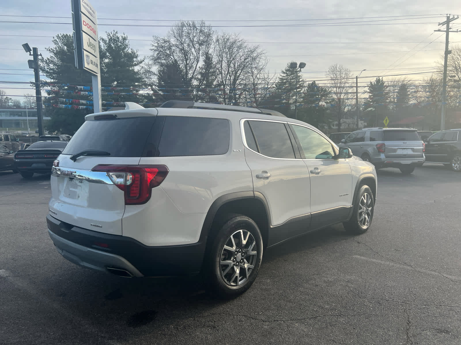 Used 2023 GMC Acadia SLT image 7