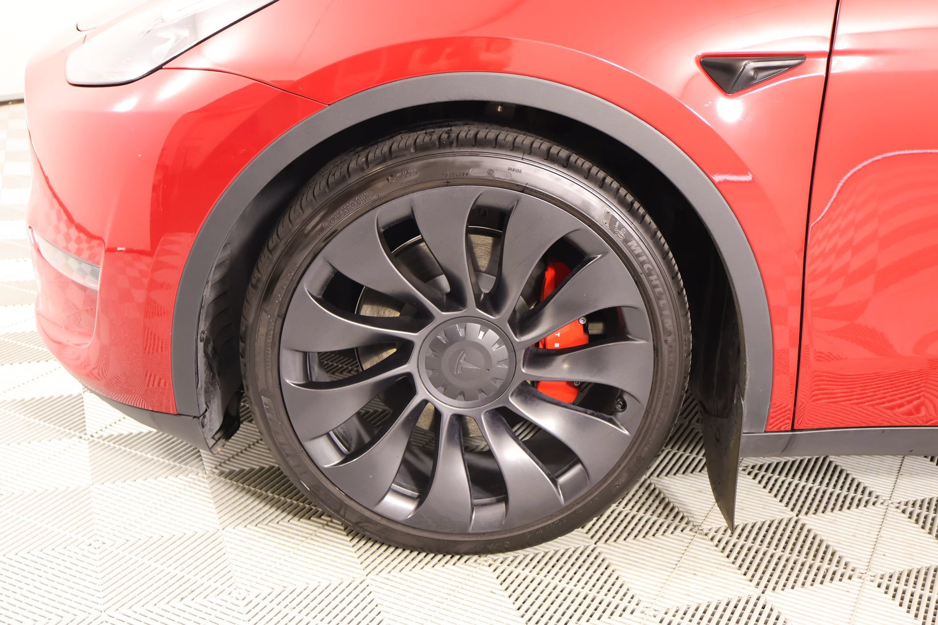 Used 2023 Tesla Model Y Performance AWD/4WD image 16