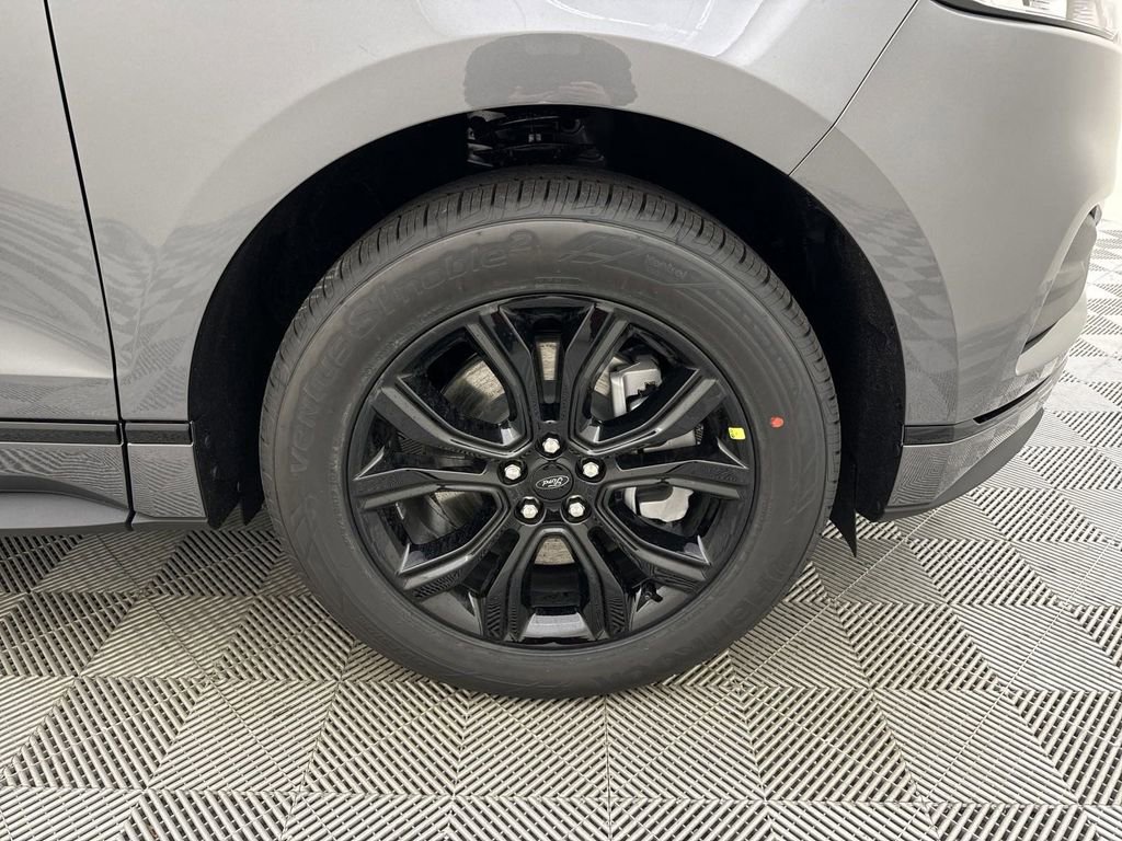 New 2024 Ford Edge SE w/ Black Appearance Package image 13