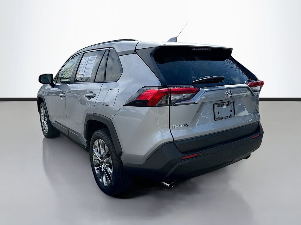 Used 2023 Toyota RAV4 XLE Premium image 5