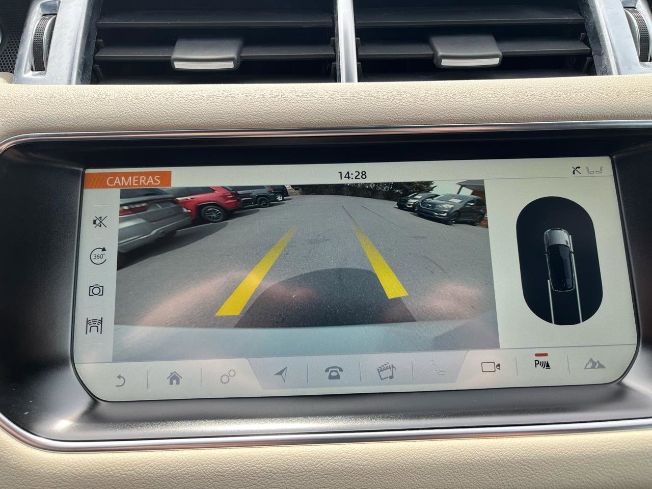 Used 2017 Land Rover Range Rover Sport HSE image 25