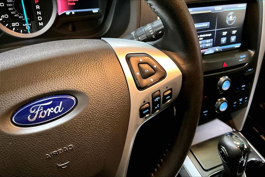 Used 2015 Ford Explorer XLT w/ Equipment Group 202A FWD image 21