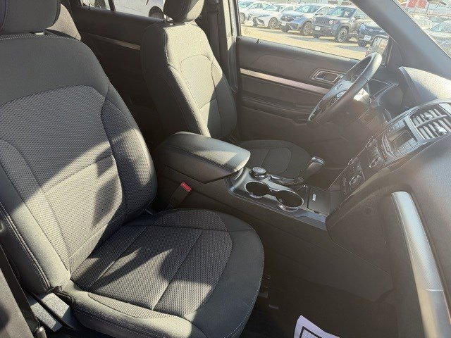 Used 2018 Ford Explorer XLT AWD/4WD image 26