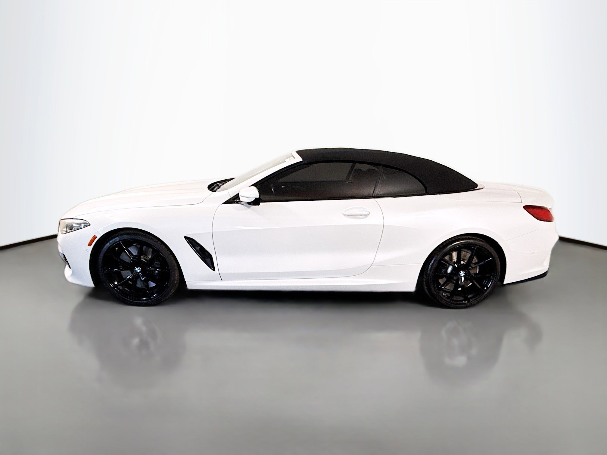 Used 2023 BMW 840i Convertible w/ Comfort Seating Package image 6