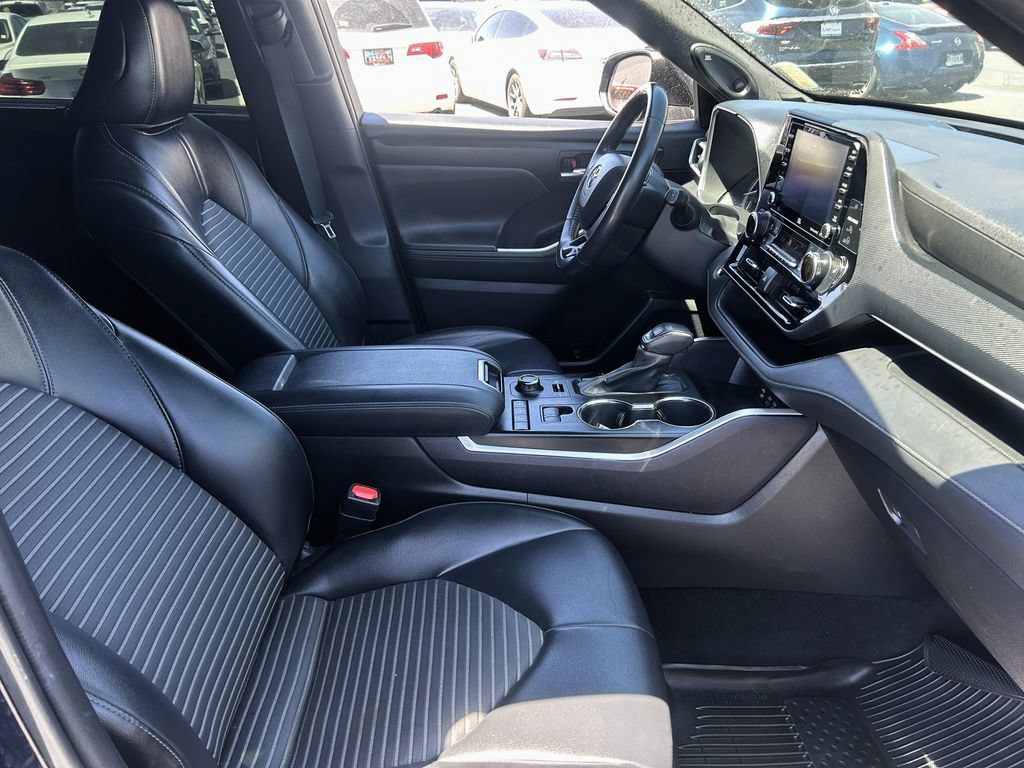 Used 2022 Toyota Highlander XSE AWD/4WD image 40