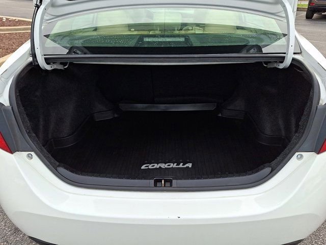 Used 2018 Toyota Corolla LE w/ LE Premium Package w/Moonroof image 32