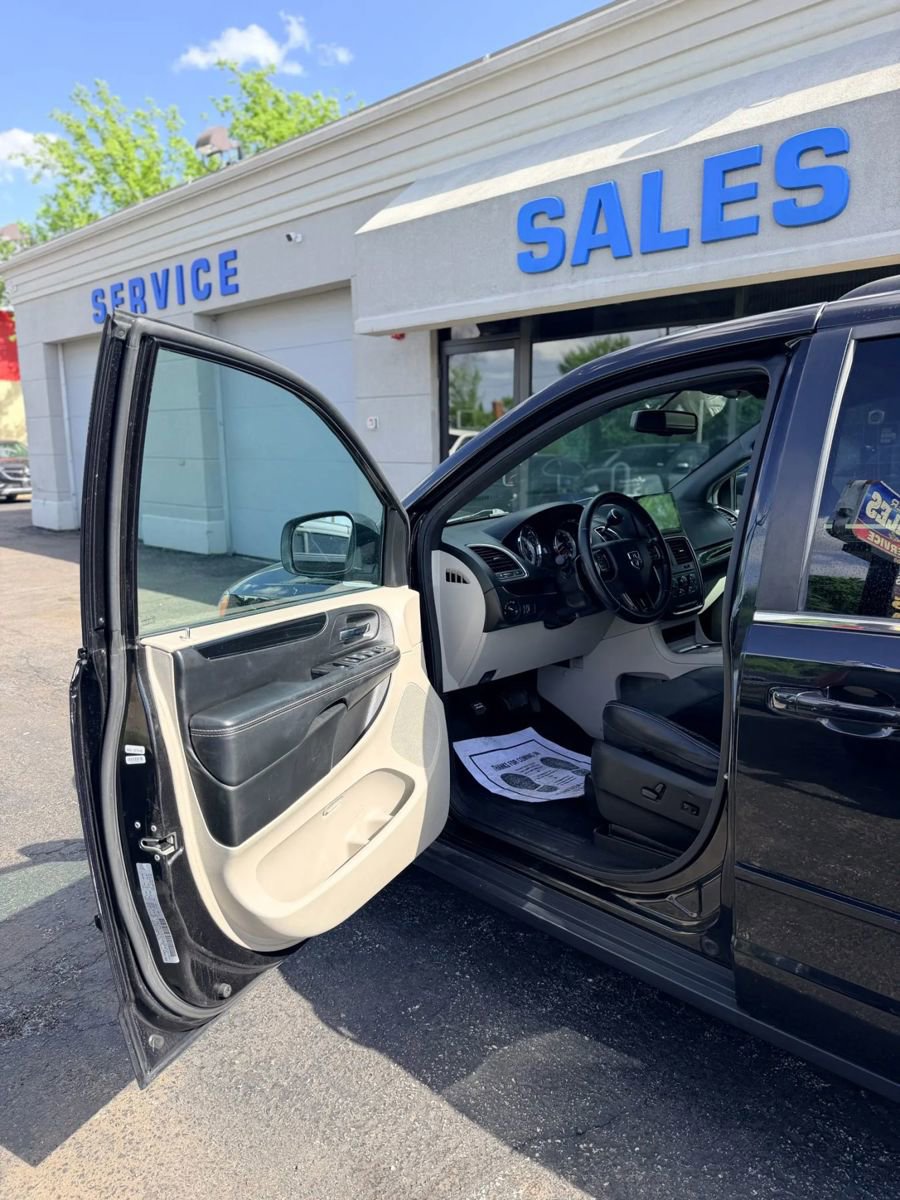 Used 2017 Dodge Grand Caravan SXT FWD image 7