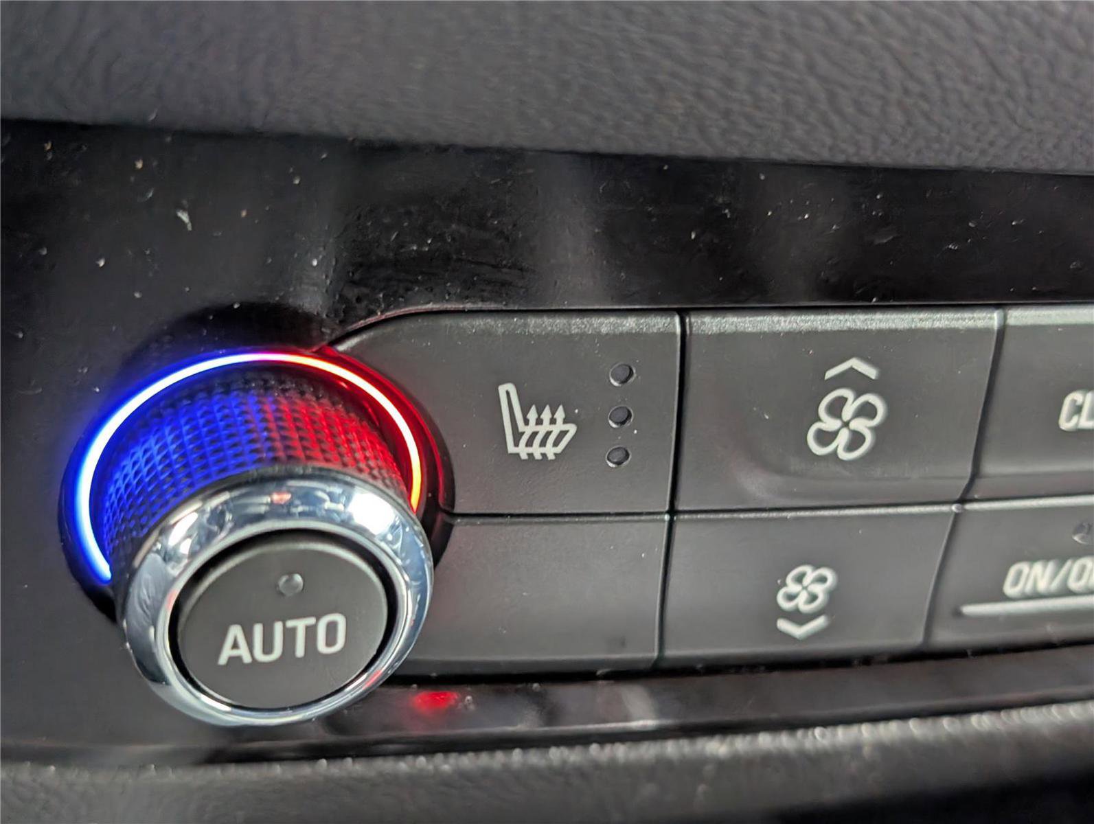 Used 2022 Buick Enclave Essence image 27