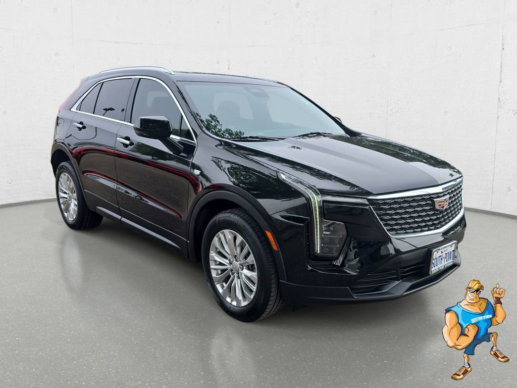Used 2024 Cadillac XT4 Luxury w/ Cold Weather Package FWD image 3