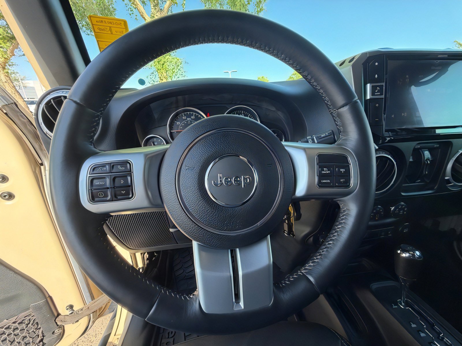 Used 2016 Jeep Wrangler Unlimited Rubicon image 18