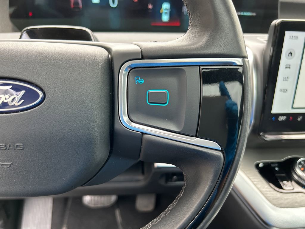 Used 2025 Ford Expedition Platinum AWD/4WD image 25
