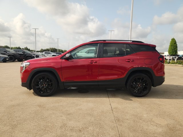 Used 2024 GMC Terrain SLE w/ Elevation Edition FWD image 4
