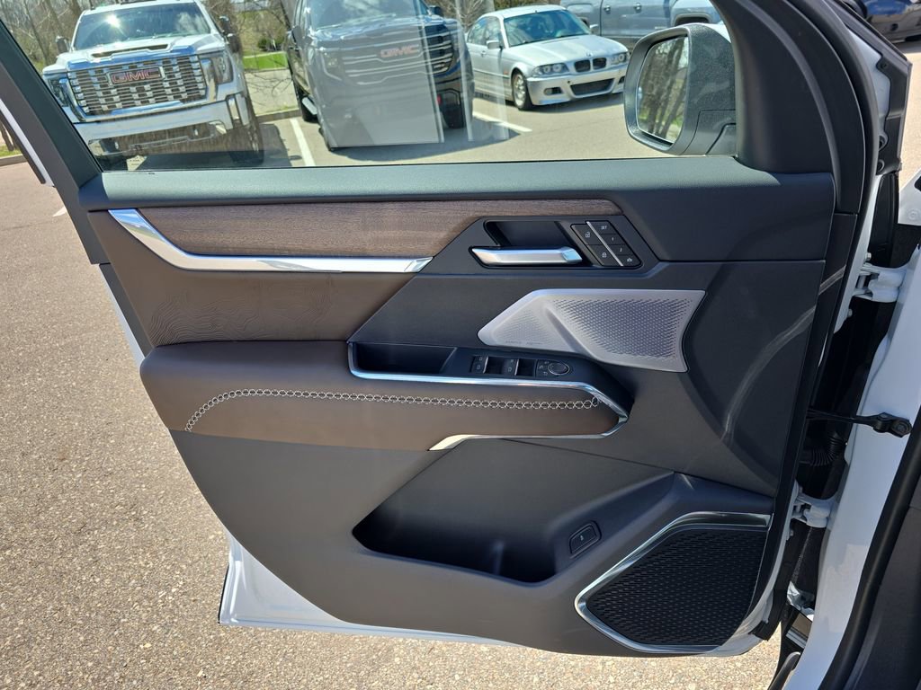 New 2026 GMC Acadia Denali Ultimate w/ LPO, Floor Liner Package AWD/4WD image 30