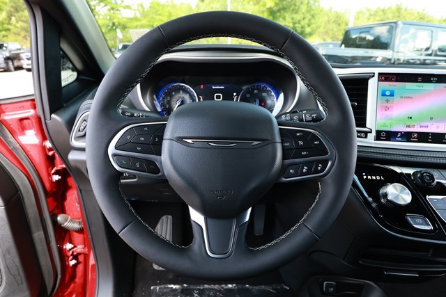 New 2027 Chrysler Pacifica Select FWD image 10