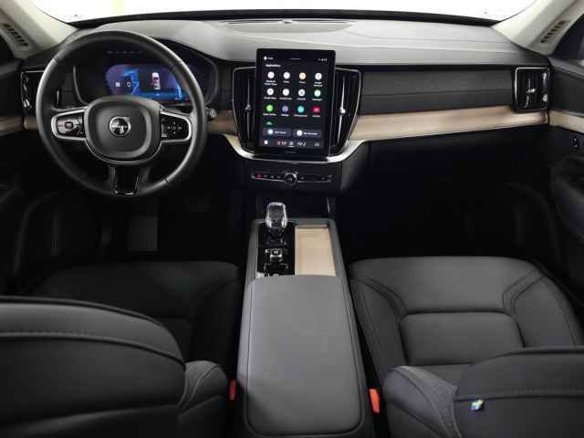Certified 2025 Volvo XC90 B5 Plus AWD/4WD image 14