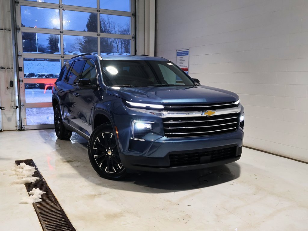 Used 2025 Chevrolet Traverse LT w/ Sun and Wheel Package image 42