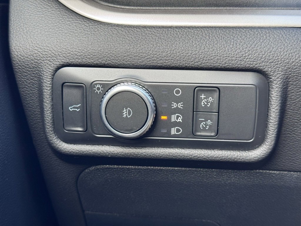 Used 2022 Ford Explorer XLT w/ Equipment Group 202A image 34