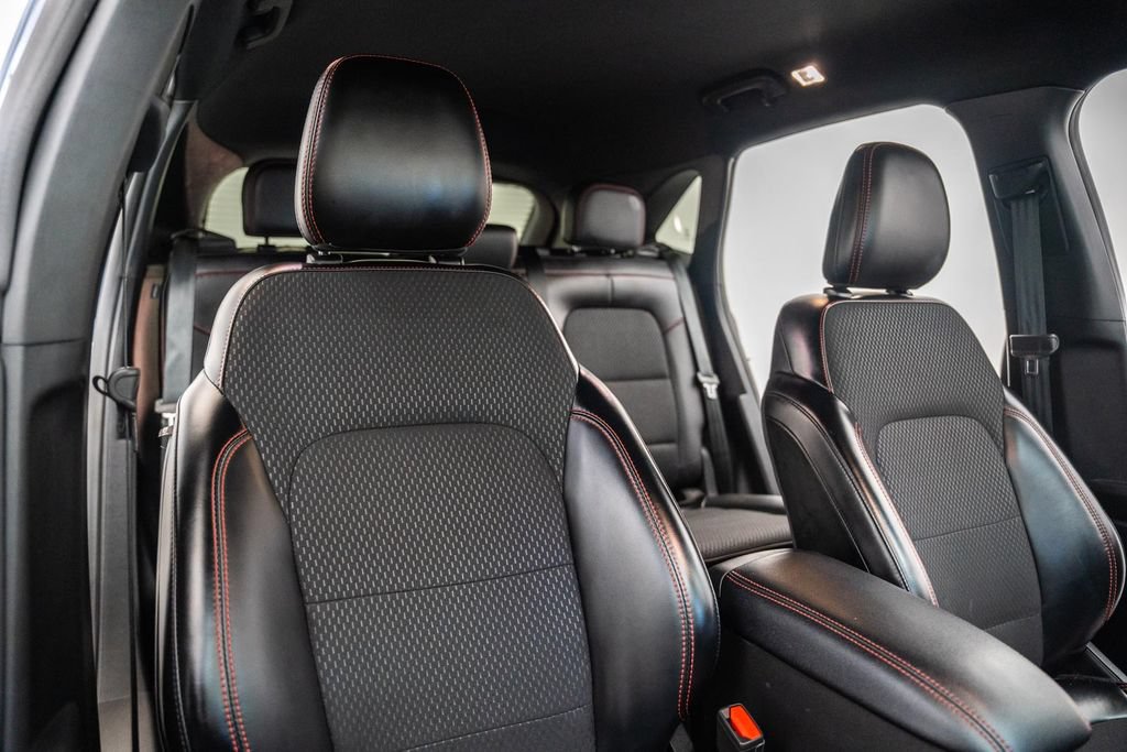 Certified 2025 Ford Escape ST-Line AWD/4WD image 37