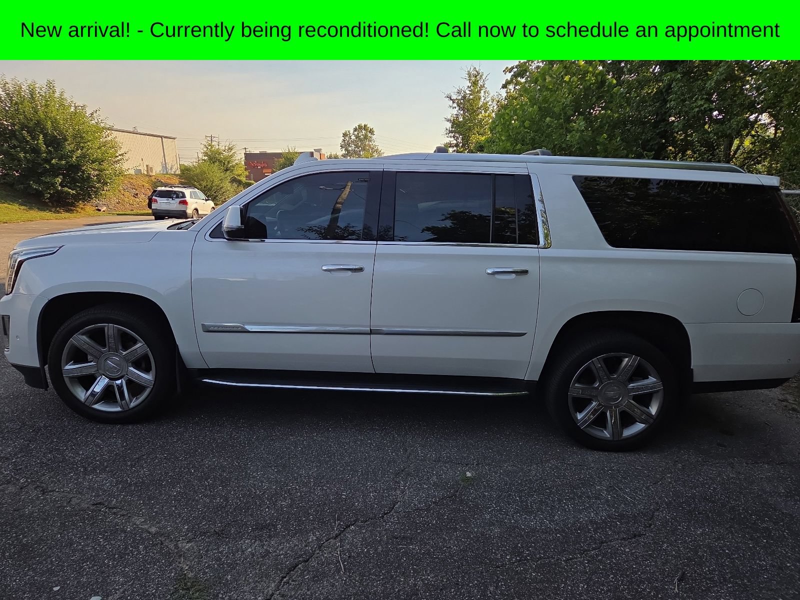 Used 2019 Cadillac Escalade ESV Luxury AWD/4WD image 4