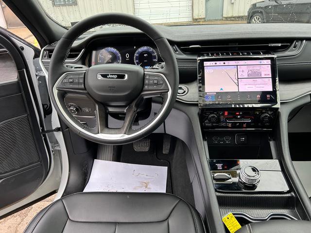 New 2025 Jeep Grand Cherokee Limited image 11
