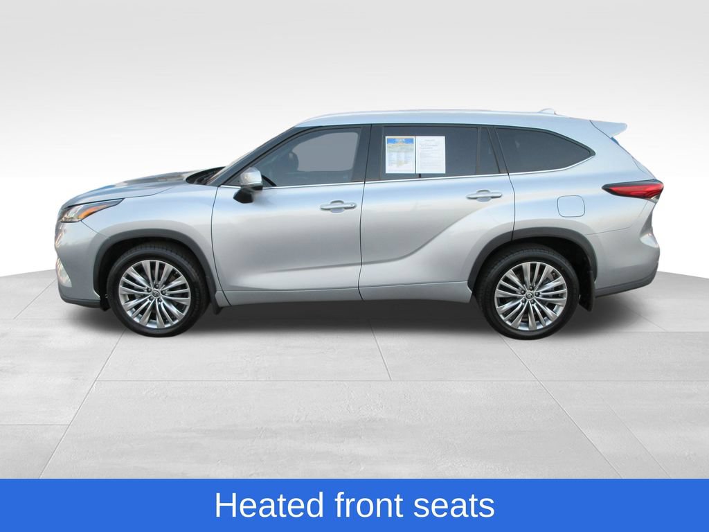 Used 2022 Toyota Highlander Platinum AWD/4WD image 2
