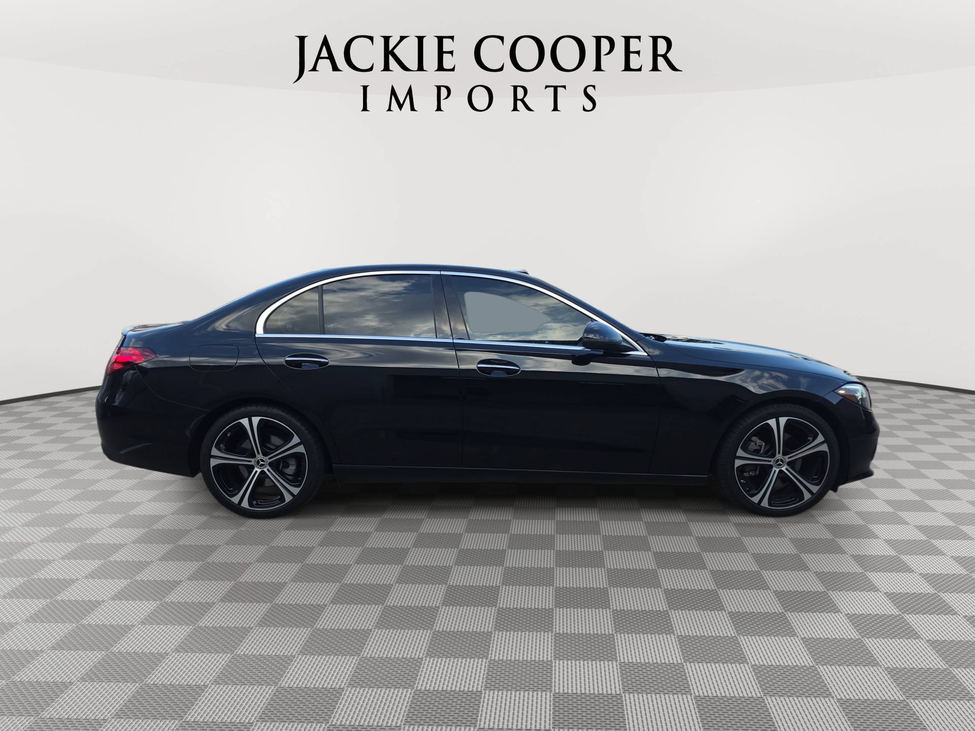 Used 2023 Mercedes-Benz C 300 Sedan image 4