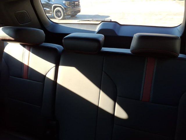New 2027 Chevrolet Traverse RS w/ LPO, Floor Liner Package AWD/4WD image 25