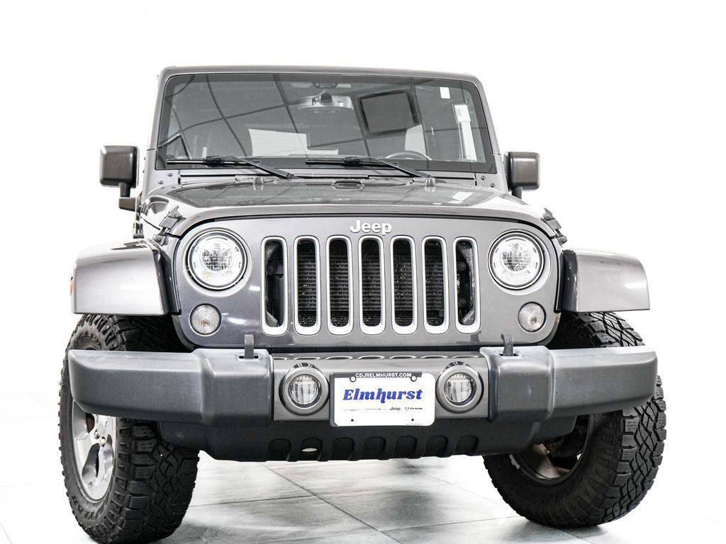 Used 2017 Jeep Wrangler Unlimited Sahara w/ Connectivity Group AWD/4WD image 3