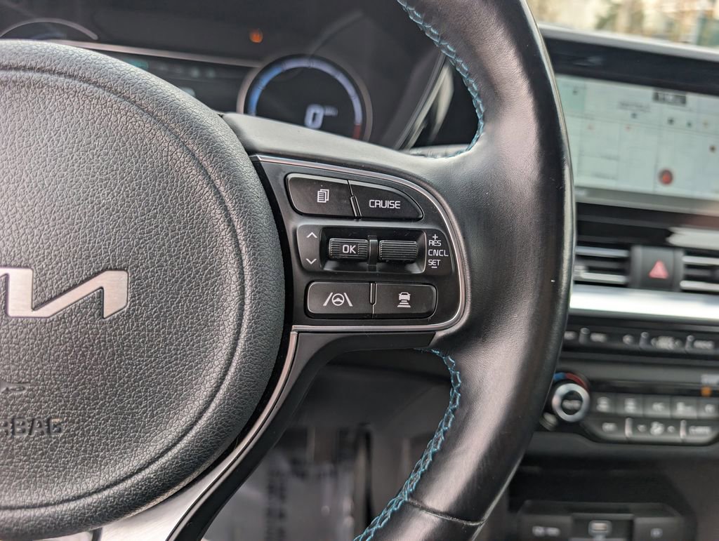 Used 2022 Kia Niro EX Premium w/ Cold Weather Package FWD image 25