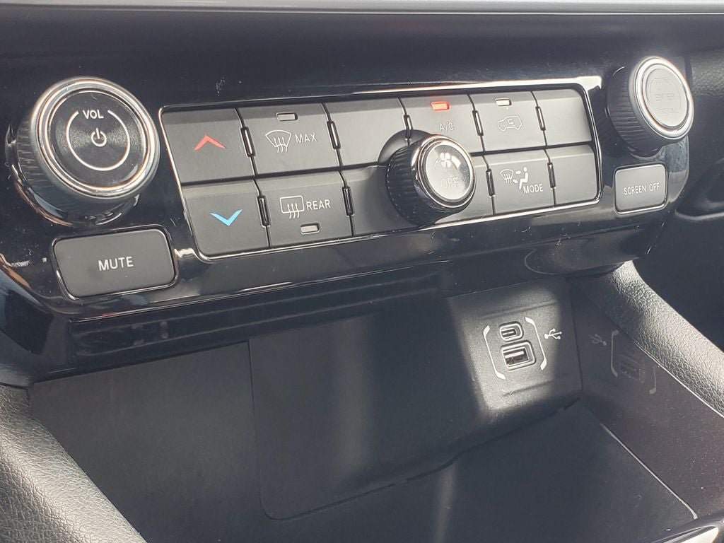 Used 2023 Jeep Compass Latitude AWD/4WD image 19