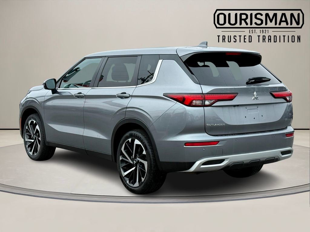 Used 2024 Mitsubishi Outlander SE image 4