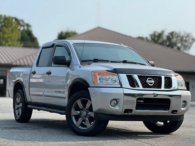 Used 2015 Nissan Titan SV w/ SV Value Truck Package AWD/4WD image 3
