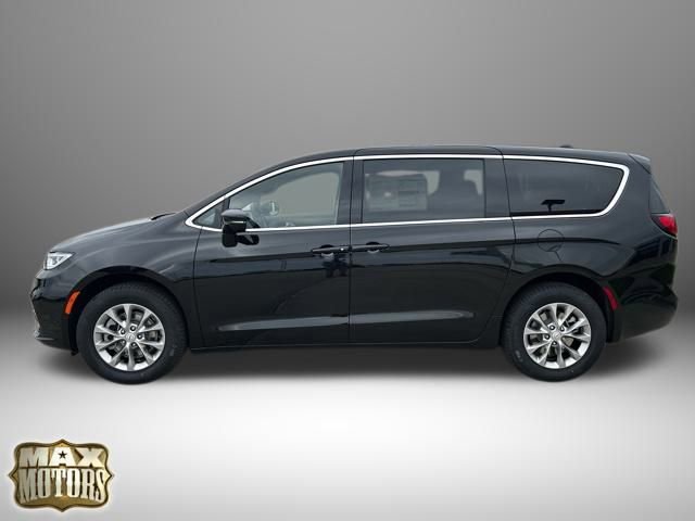 New 2026 Chrysler Pacifica Limited image 3