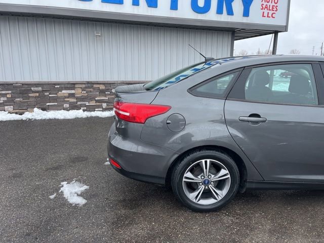 Used 2018 Ford Focus SE w/ SE Appearance Package FWD image 16