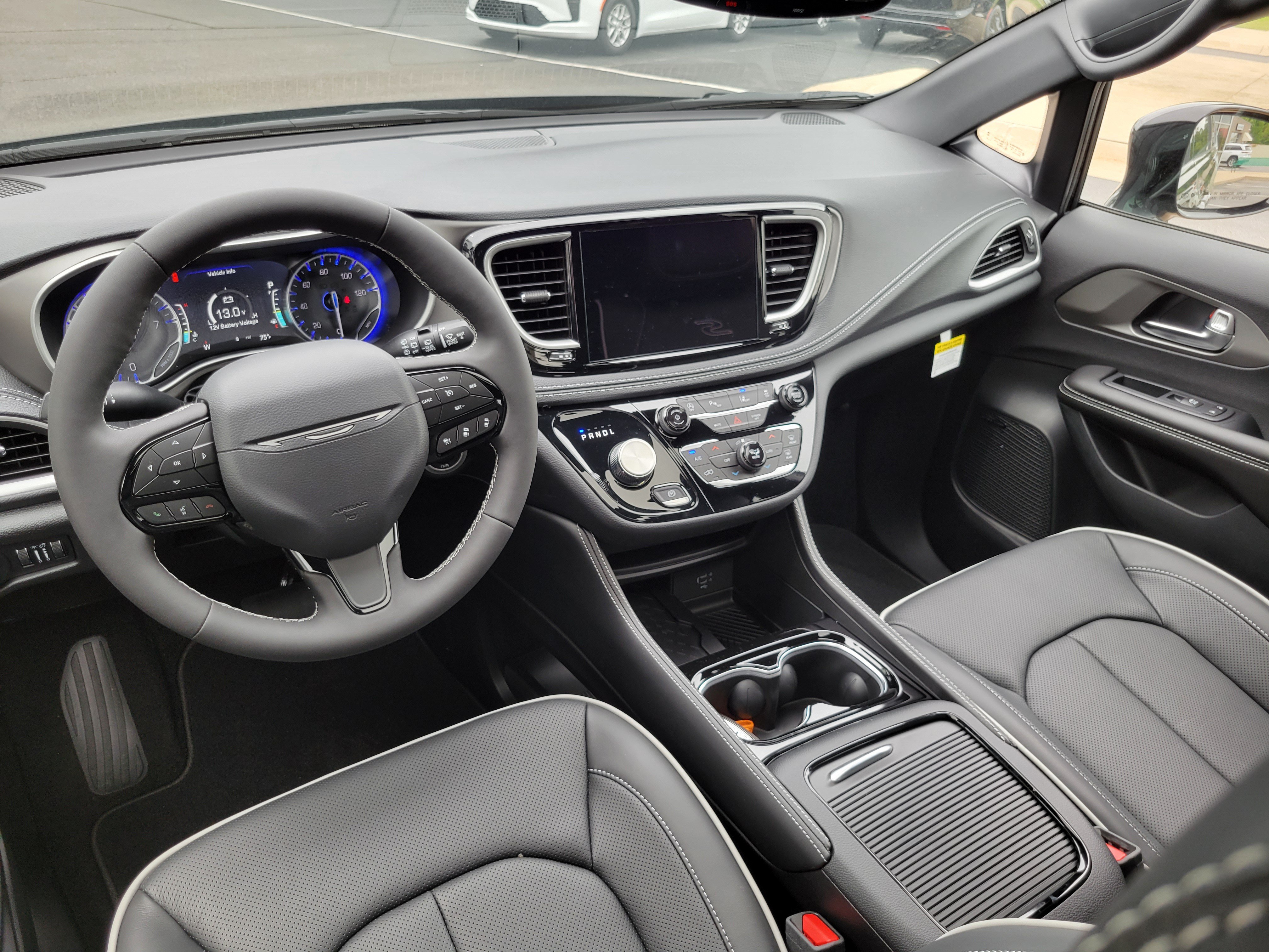 New 2027 Chrysler Pacifica Limited FWD image 20