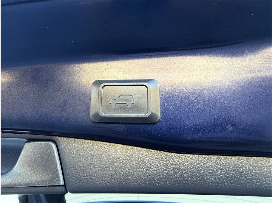 Used 2021 Toyota RAV4 XLE Premium w/ Carpet Mat Package (TMS) AWD/4WD image 23