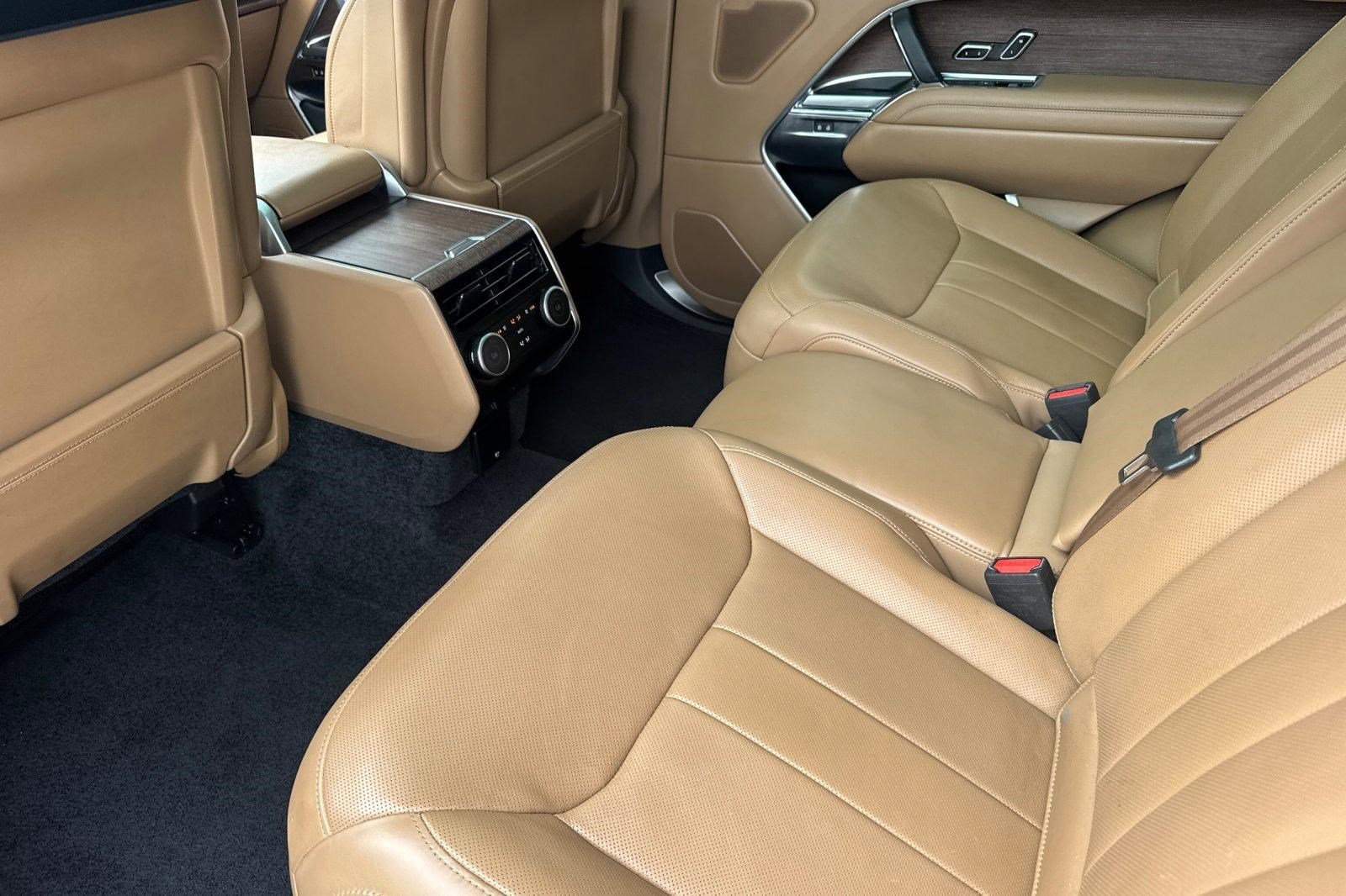 Used 2023 Land Rover Range Rover Long Wheelbase Autobiography image 27