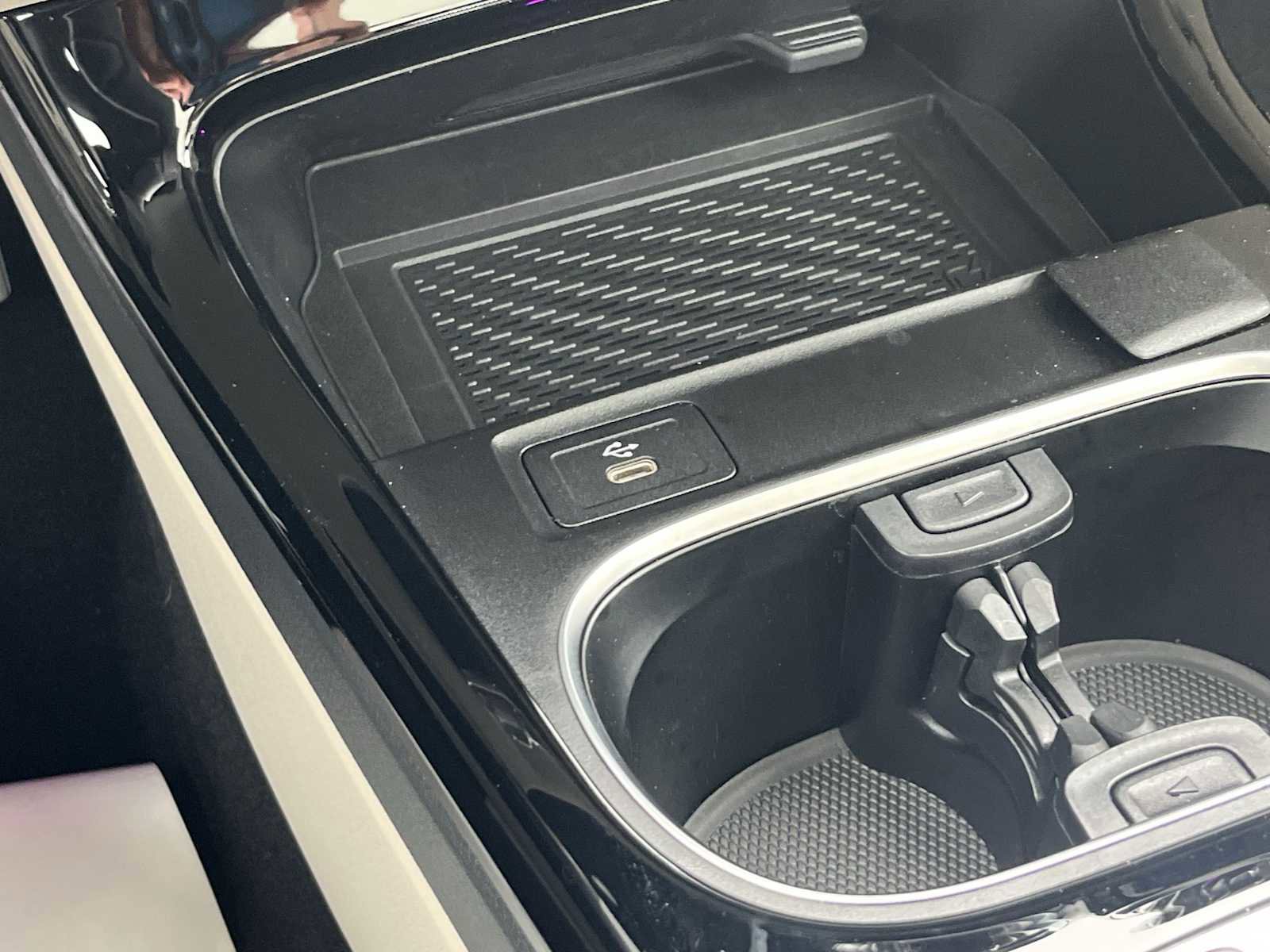 Used 2025 Mercedes-Benz CLA 250 4MATIC image 46