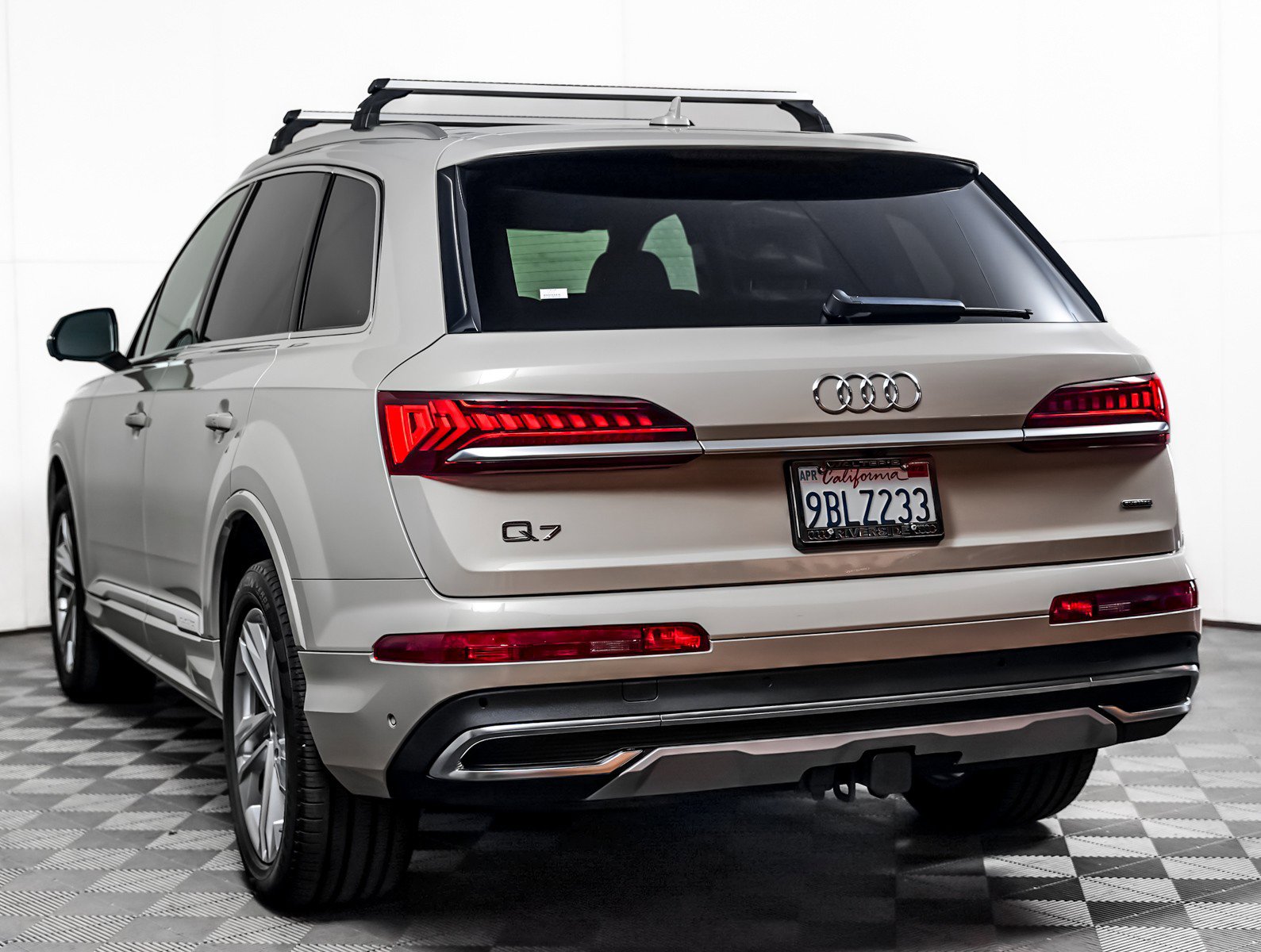 Used 2022 Audi Q7 Premium Plus w/ Premium Plus Package image 2
