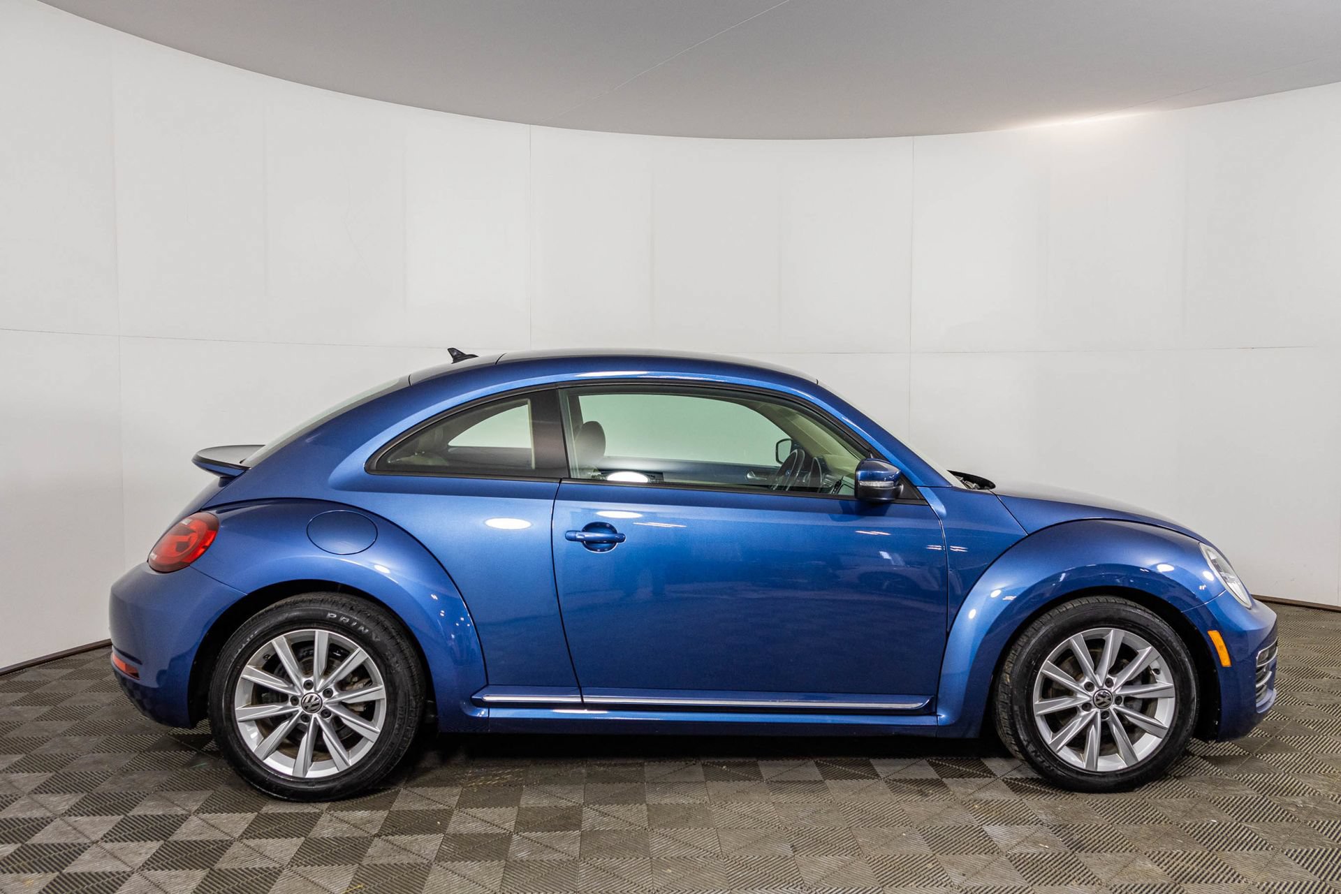 Used 2017 Volkswagen Beetle 1.8T SE FWD image 13