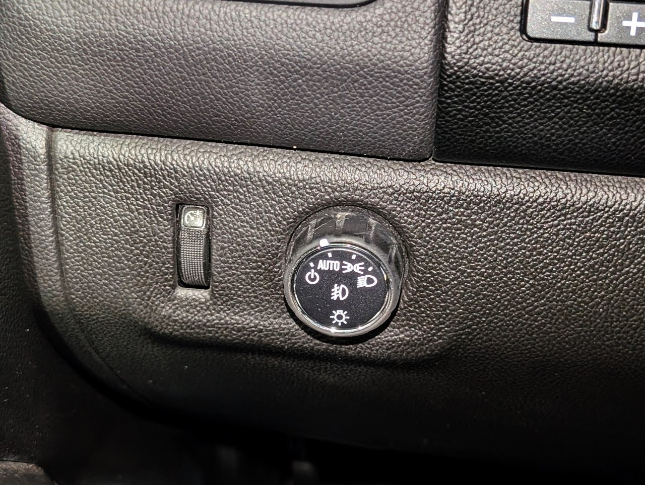 Used 2019 Chevrolet Colorado LT w/ Colorado RST Special Edition RWD image 40