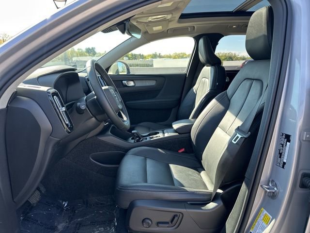 Certified 2025 Volvo XC40 B5 Core image 17