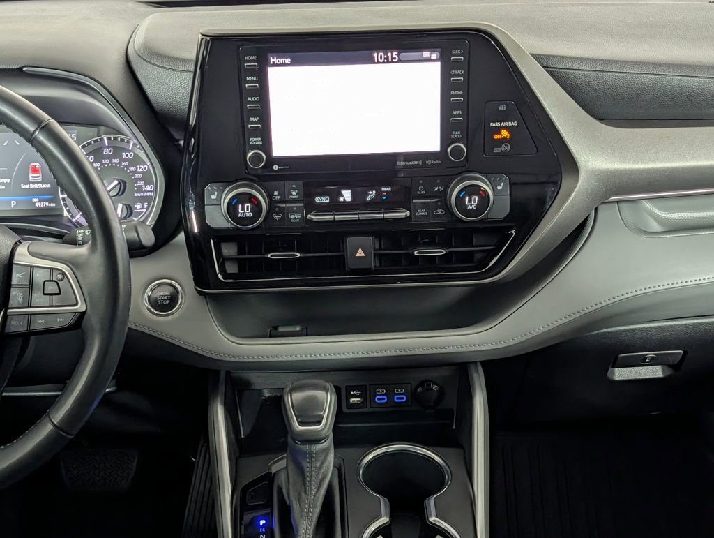 Used 2022 Toyota Highlander XLE FWD image 16