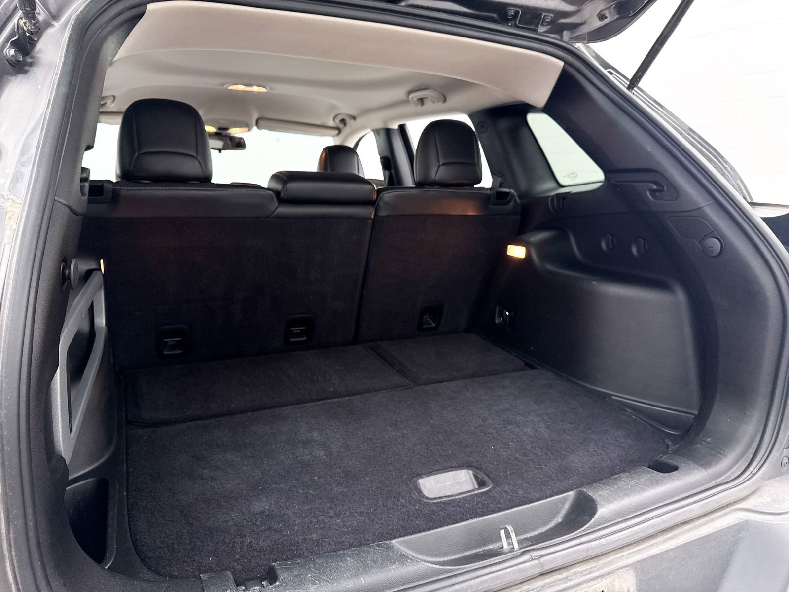 Used 2018 Jeep Cherokee Latitude Plus w/ Cold Weather Group image 28