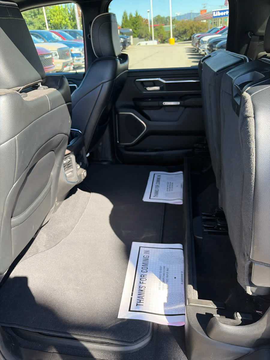 Used 2025 RAM 1500 Laramie w/ Sport Appearance Package AWD/4WD image 32