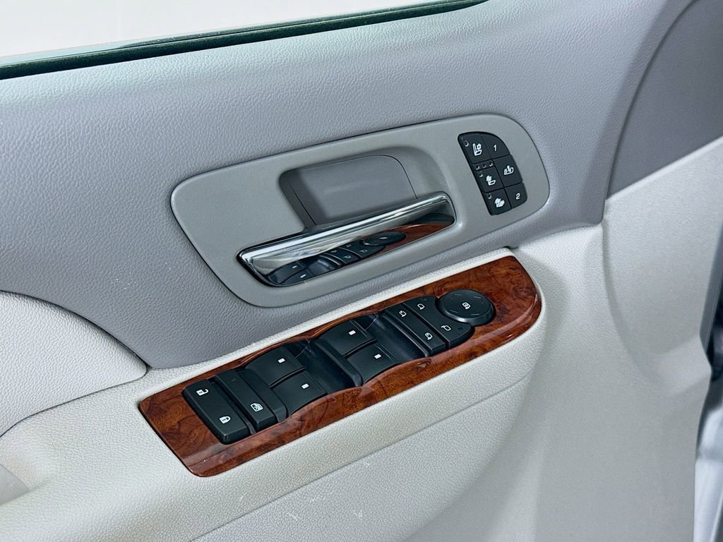 Used 2011 Chevrolet Avalanche LTZ image 21