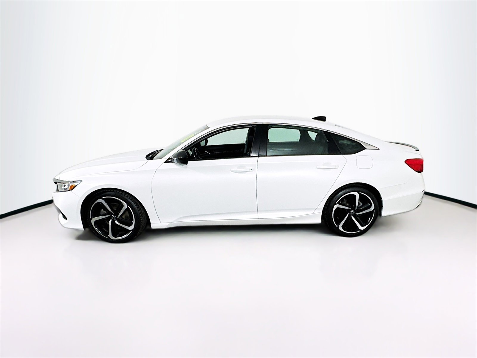 Used 2021 Honda Accord Sport image 4
