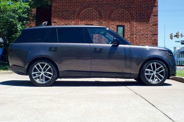 Used 2025 Land Rover Range Rover Long Wheelbase SE AWD/4WD image 4